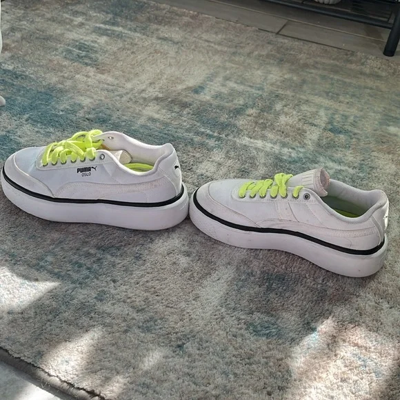 PUMA For women size 6
Lime green laces
Black & white
Platform - Picture 6 of 6
